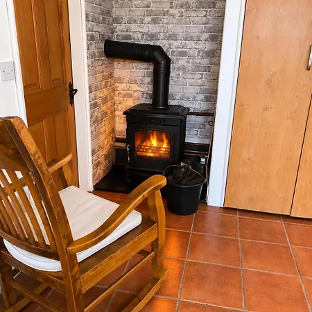 Lovely 2 Bedroom Town House *